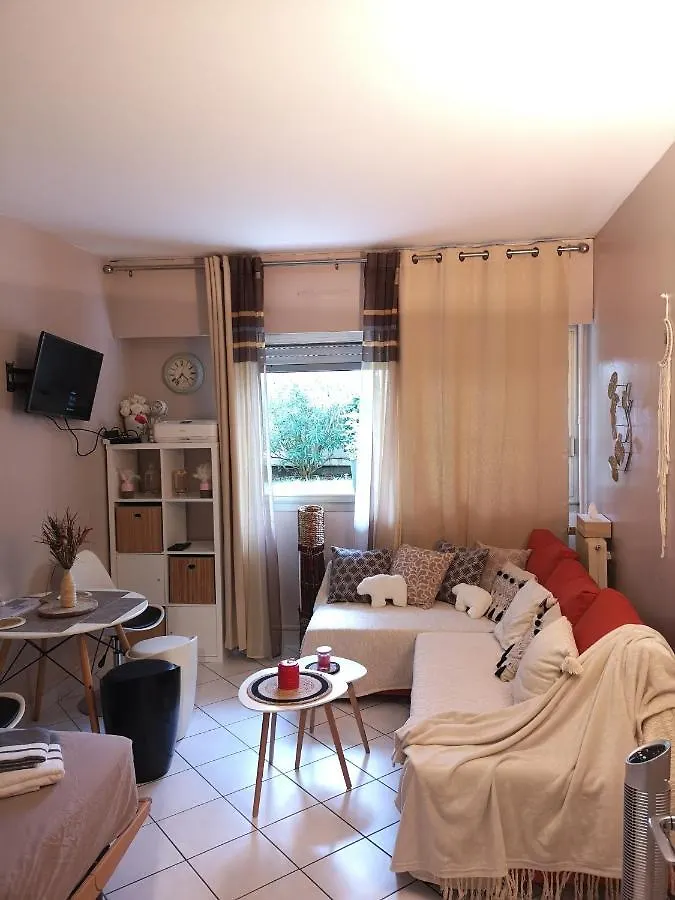Charming Apartment Near Moulin Rouge location